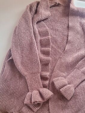 Cozy Ruffle-Trim Ribbed Sweater - Dusty Rose